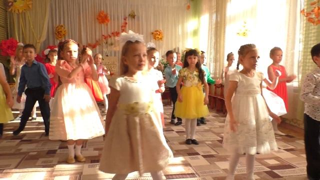 Утренник. Праздник осени. Часть 1. Подготовительная группа детского сада. Интересный сценарий. смотреть онлайн