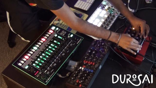 Groovy House Synth Jam (TR8 + Moog Minitaur + Model D) смотреть онлайн