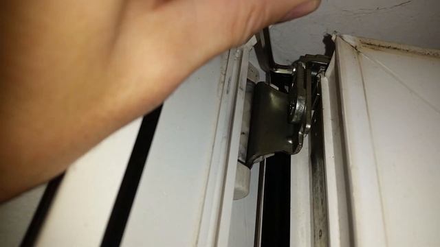 Дует в низу створки, двери лоджии, балкона - что делать? смотреть онлайн