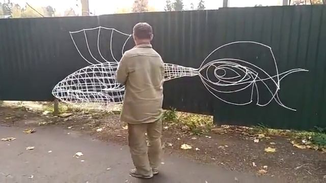 Скульптура из проволоки Рыбка золотая. Длина 3 метра. Проволока 6 мм смотреть онлайн