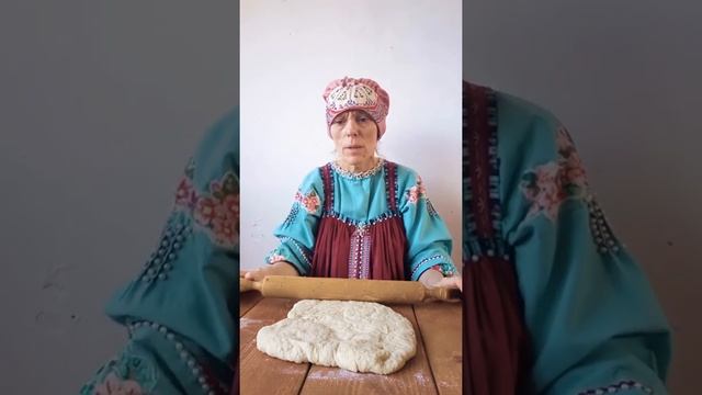 Пироги с луком и грибами