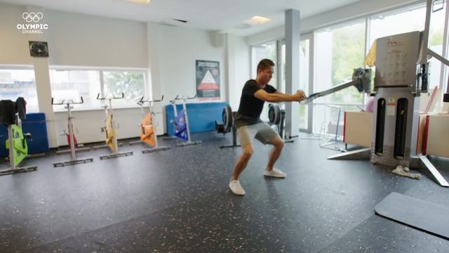 Viktor Axelsen bedazzles PWG Freestyle with his badminton matrix workout | Hitting the Wall смотреть онлайн