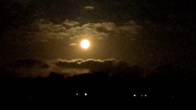 Суперлуние. Она гигантская. В следующий раз это будет 31 августа смотреть онлайн