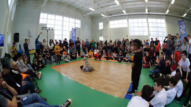 отбор 7-10 лет bboy Spinner vs Кот vs Придача vs Junk Boy - брейкданс чемпионат г.Королев смотреть онлайн