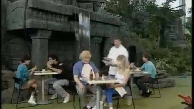 Behind the Scenes with Benny Hill смотреть онлайн