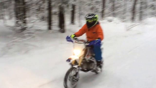 Питбайк Kayo LF125 12/14 зимой на шурупах клоп смотреть онлайн