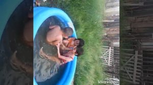Купаемся с братом