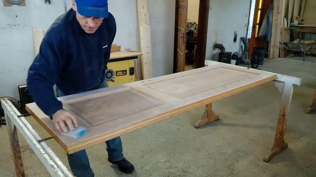 Изготовление деревянных дверей. 18-я часть (шлифовка по грунту) смотреть онлайн