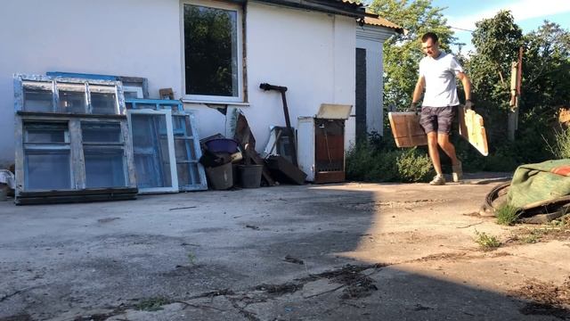 Купили дом в Крыму. Установили уже все окна. Порядок в мастерской. Яма будет из ракушечника смотреть онлайн