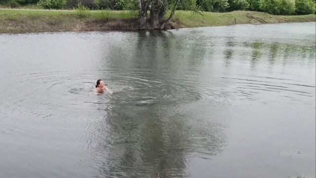 Зацвела черёмуха?Похолодало, температура воздуха +5 градусов.Закаливание и МОРЖЕВАНИЕ при ветре. смотреть онлайн