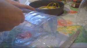 Делаем из пластиковой бутылки кольцо для салатов