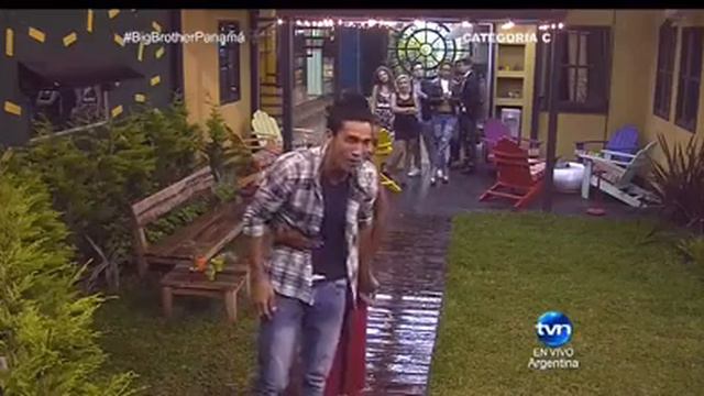 Romelito llora por Fergie Big Brother Panama 2016 смотреть онлайн