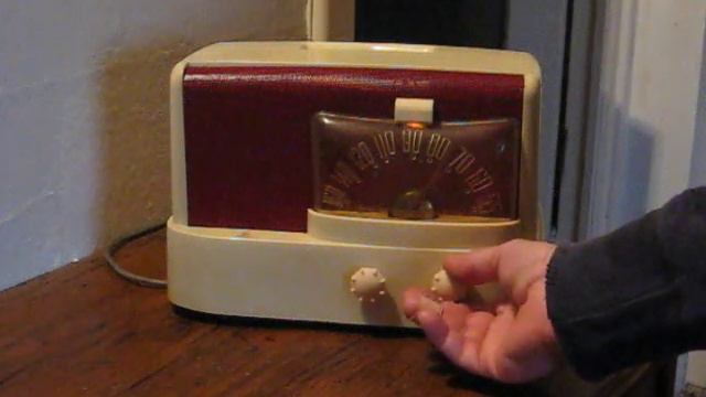 Radio Emerson 511 "moderne", plaskon, Raymond Loewy design 1947 смотреть онлайн