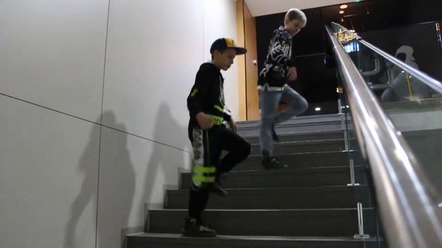 Acraze Do it to it (Shuffle Dance Video by KIDS_LR) LEON & ROMEO смотреть онлайн
