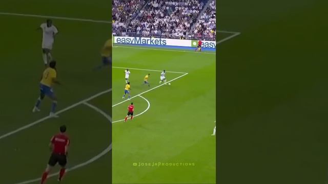 БЕЗУМНАЯ техника ВИНИсиуса в Реал Мадриде смотреть онлайн