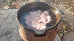 Готовим шулюм из свинины в казане на костре