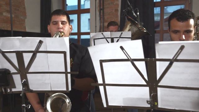 Зимавсегда + Megapolis brass-band - Парк (live) смотреть онлайн