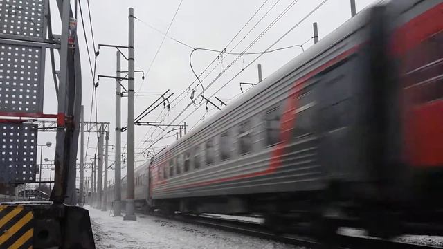 ЧС2К-796 с поездом Нижневартовск-Москва смотреть онлайн