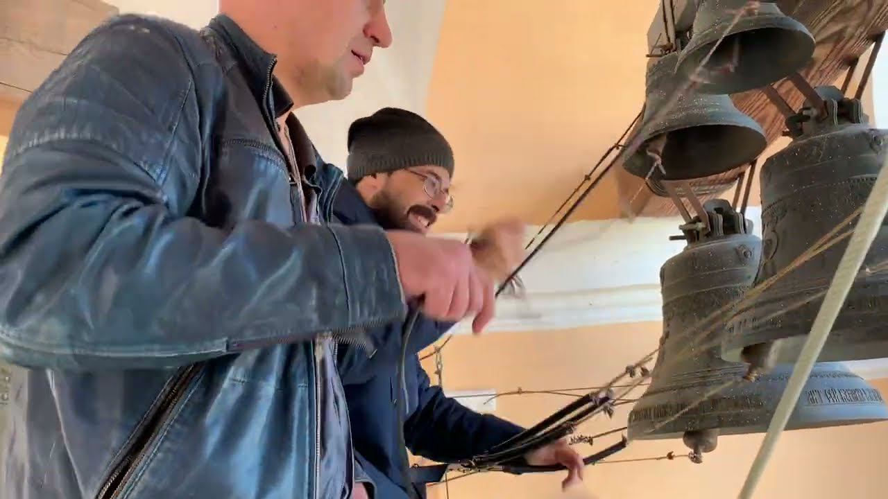 Звон в Александро-Невской Лавре на Крестный ход. Звонари Илья Дроздихин и Константин Майоров смотреть онлайн