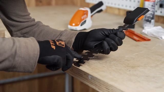 STIHL HSA 26 Shrub Shears - Maintaining your Hedgetrimmer Blade смотреть онлайн