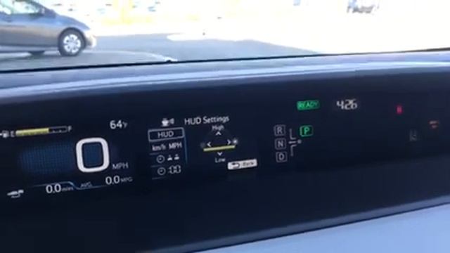 Changing position of HUD in 2017 Toyota Prius смотреть онлайн