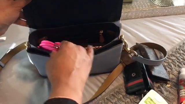 What Fits In My Coach Cassie Bag?!!||OOTD смотреть онлайн