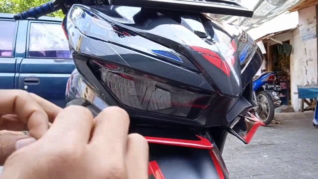 Cara pasang sticker lampu Vario 150|model Lamborghini|part3 смотреть онлайн