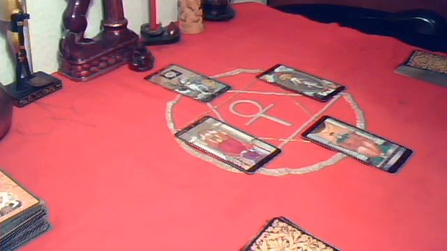 Таро и руны, ближайшее будущее.? Женский канал. Полнолуние, магические нападения, что делать? смотреть онлайн