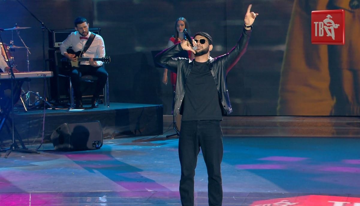 Ислам ИТЛЯШЕВ - ОНА ЛЮБИЛА РОЗЫ смотреть онлайн