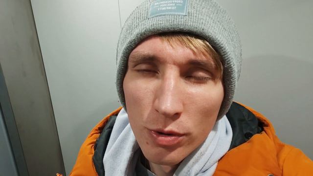 Поцелуй с языком на парковке #поцелуй #язык #парковка смотреть онлайн