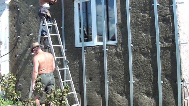 Утеплили третью сторону Дома - бани/ Август радует теплом/ Смонтировали металлокаркас смотреть онлайн