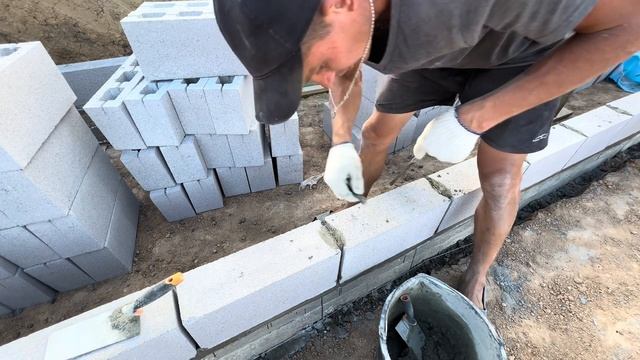 Фундамент с подвалом, погреб часть 4. Армирование,кладка шлакоблока под расшивку смотреть онлайн