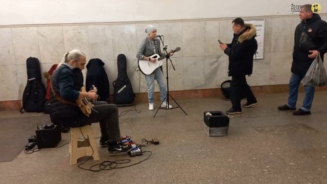 Лирика в метро: «Знаешь, моя душа рваная — вся тебе!» смотреть онлайн