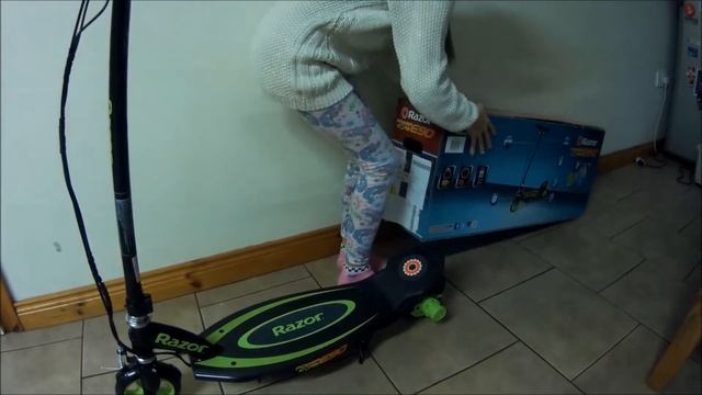 Razor power core E90 Electric Scooter смотреть онлайн