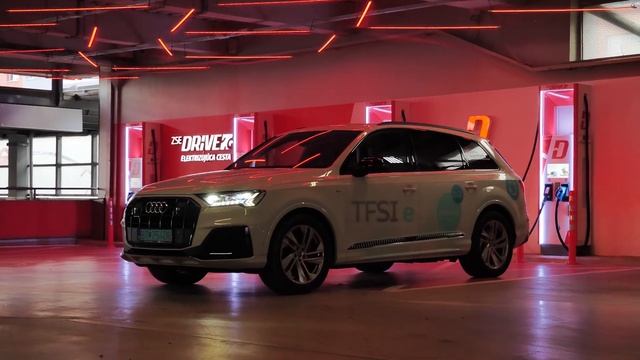 Toto Audi Q7 je monštrum s výkonom 455 koní! Porovnali sme ho s Audi A6 (TEST 2020) смотреть онлайн