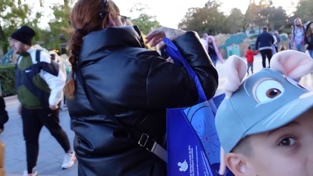 48H YES MAN CHALLENGE À DISNEY : JE DIS OUI À TOUT !! ( je suis ruiné ) ?? смотреть онлайн