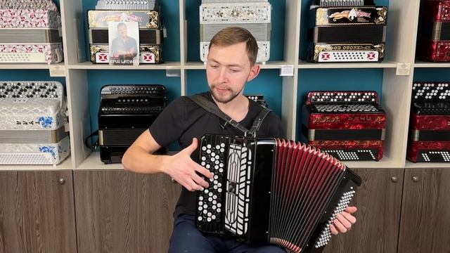 СТИЛЬНЫЙ БАЯН ИДЕАЛЬНЫХ РАЗМЕРОВ смотреть онлайн