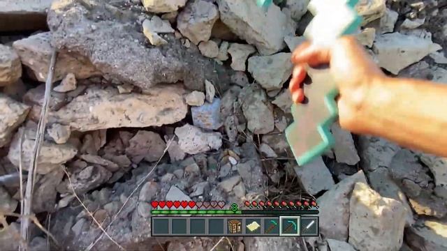 Minecraft in Real Life POV CRAFTING EXTRA GUN in Realistic Minecraft 創世神第一人稱真人版 смотреть онлайн