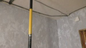 Шкаф купе, натяжной потолок. Что раньше.