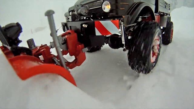 A GOOD PLOWIN - Radio Controlled Mercedes UniMog Snow Plow смотреть онлайн