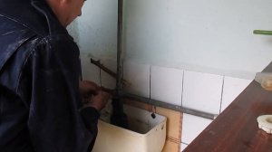 Ремонтируем старый навесной бачок унитаза