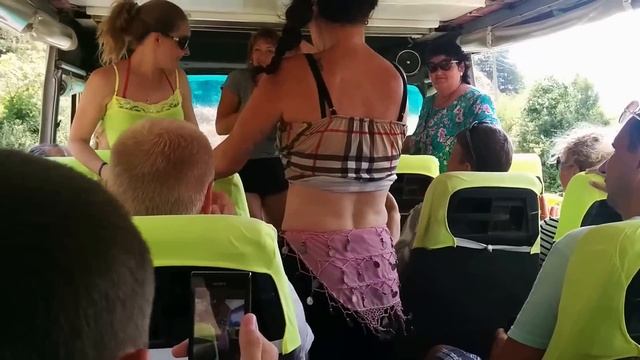 Танец живота в автобусе смотреть онлайн