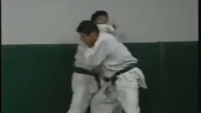 от захвата шеи одной рукой удар локтем смотреть онлайн