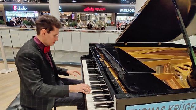 Mamma Mia! (ABBA) – Cover in public Piano Shopping Mall смотреть онлайн