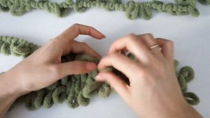 Подушка из пряжи Alize Puffy. Вязание руками. Pillow by hands.