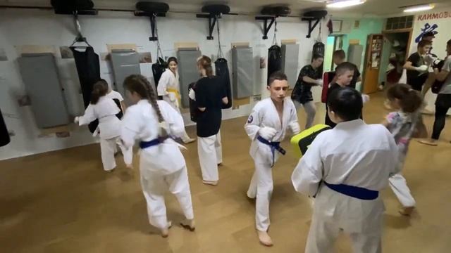 Тренировка 26 сентября 2023 года. Киокусинкай каратэ в Климовске на Западной 12. смотреть онлайн