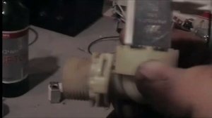 Стиральная машинка выключенная а вода набирается