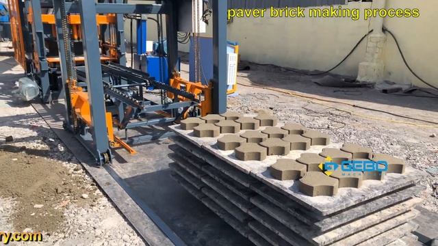 Jamaica QT4-18 cement hollow block machine, grass paving fully automatic block production line смотреть онлайн