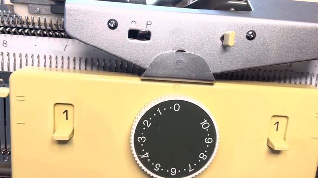 Как связать резинку 2 на 2 на вязальной машине Silver Reed/Singer смотреть онлайн