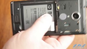 Как вставить SIM-карту в BQ Strike Selfie (XDRV.RU)